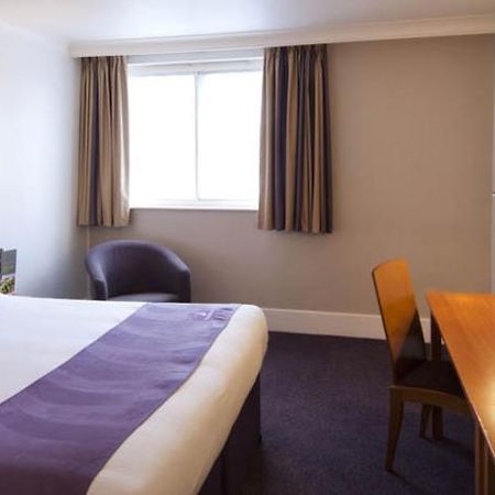 Premier Inn Glasgow East Kilbride - Peel Park Exterior photo