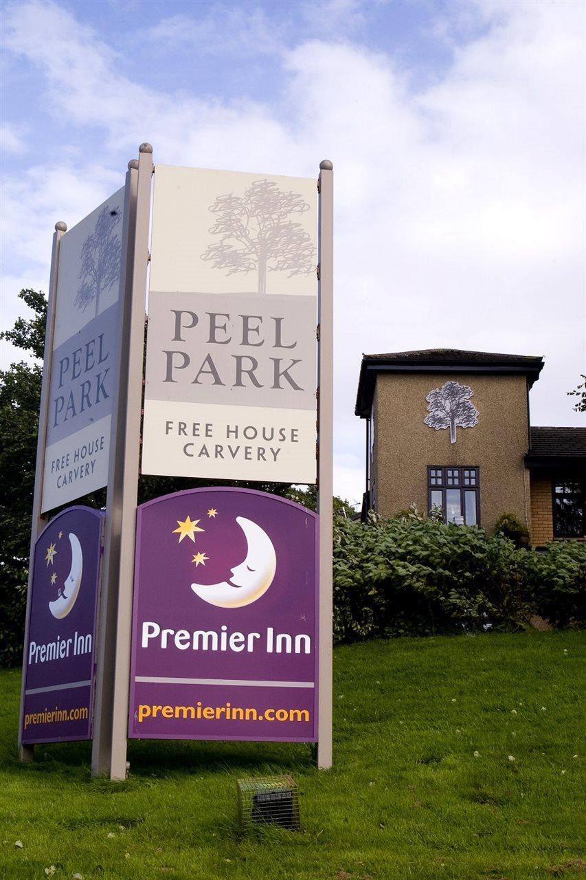 Premier Inn Glasgow East Kilbride - Peel Park Exterior photo