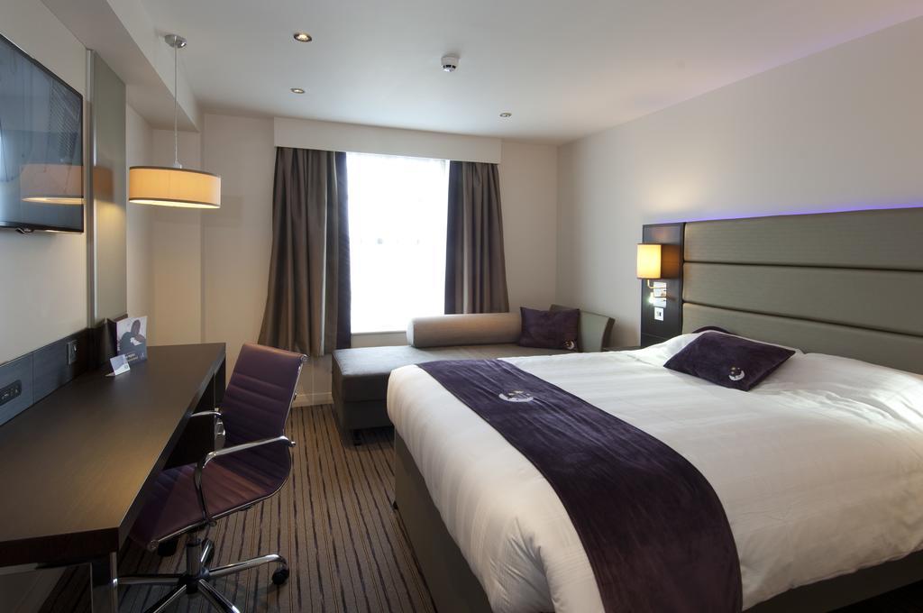 Premier Inn Glasgow East Kilbride - Peel Park Room photo