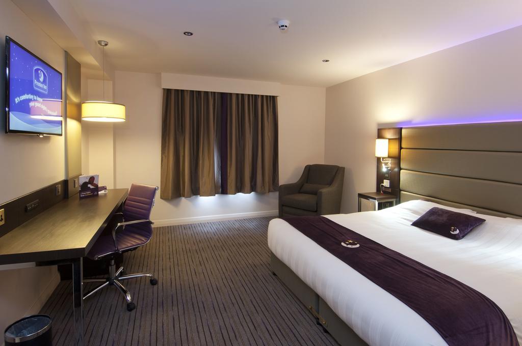 Premier Inn Glasgow East Kilbride - Peel Park Exterior photo