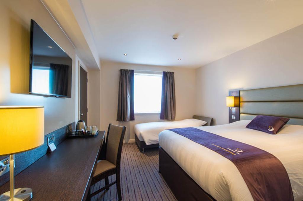 Premier Inn Glasgow East Kilbride - Peel Park Room photo